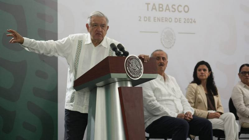 AMLO afirma que gasolina no está en 28 pesos como aseguran en redes sociales; acusa complot