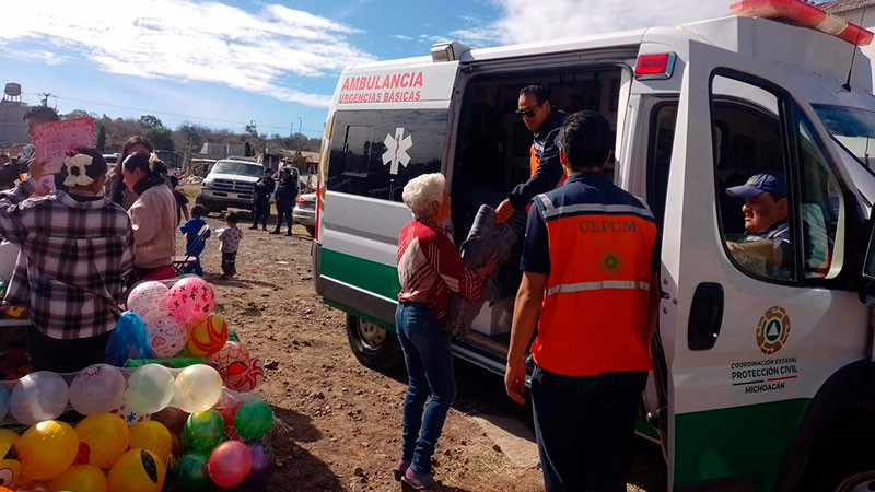 Protección Civil entregó juguetes y cobijas en colonia de Morelia