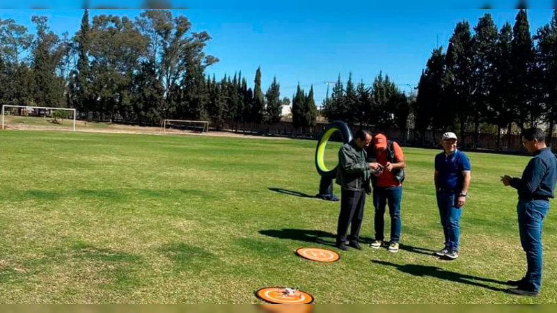 Colegio y Tecnológico comparten experiencias en uso de drones