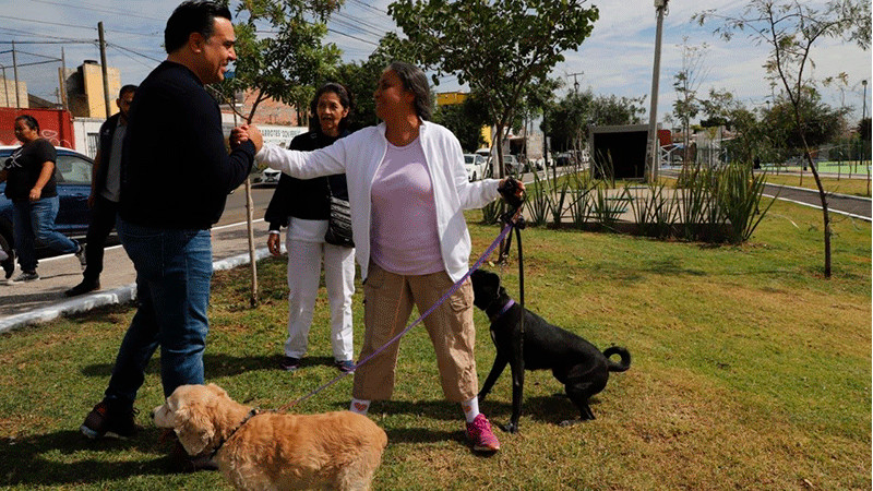 Entrega alcalde de Querétaro rehabilitación de parque 