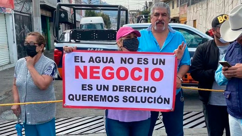 Habitantes de Ecatepec bloquean avenida 30-30; exigen suministro de agua