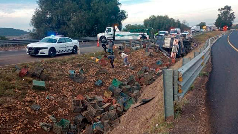 Se registra accidente en la Siglo XXI, en Zinapécuaro Michoacán 