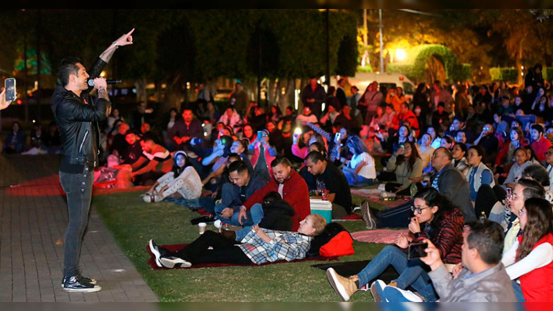 Reportan casi 3 mil personas en la noche retro de Lunada Pop, realizada en Morelia