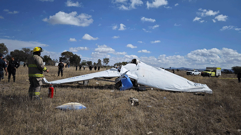 En Aguascalientes, avioneta de escuela de pilotos se desploma; hay dos lesionados