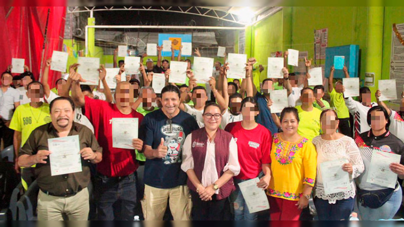 Pacientes de centro de rehabilitación reciben capacitación para el trabajo, en Apatzingán, Michoacán 