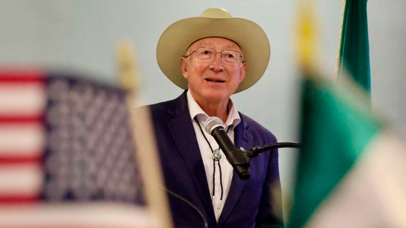 Continuarán vuelos de repatriación para controlar migración: Ken Salazar