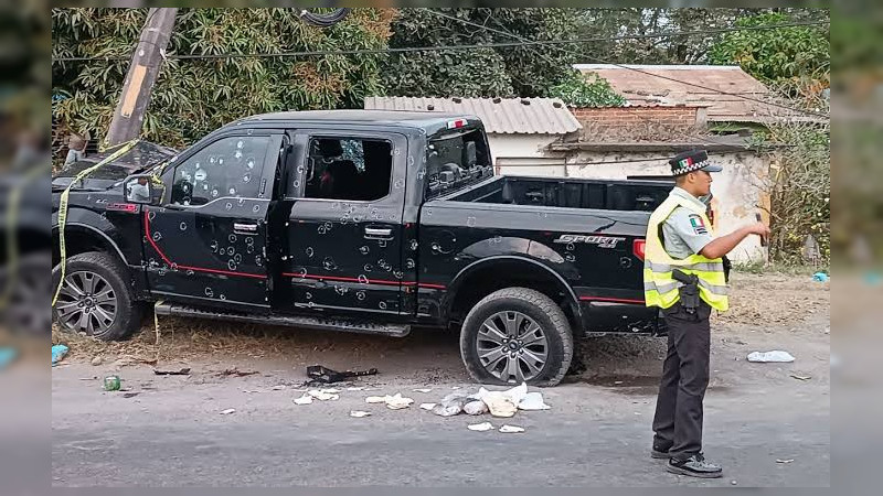 Se enfrentan a balazos en la carretera Uruapan - Lombardía, Michoacán 