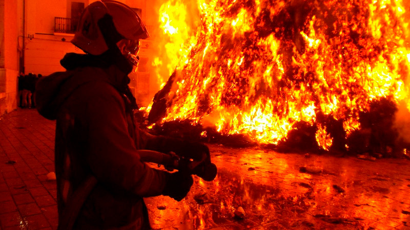 Asciende a 39 cifra de fallecidos en incendio de un edificio en China