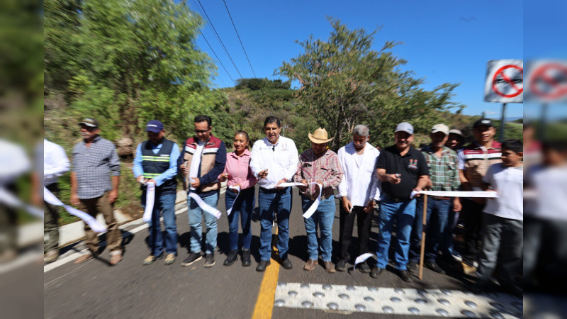 Entrega Nacho Campos, presidente Municipal de Uruapan, obras en San Marcos por 5 mdp