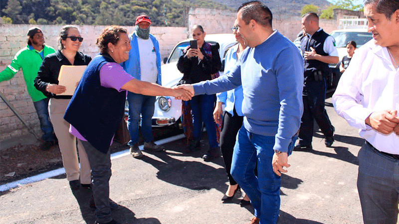 Mejora Bladimir González infraestructura vial en Tarímbaro