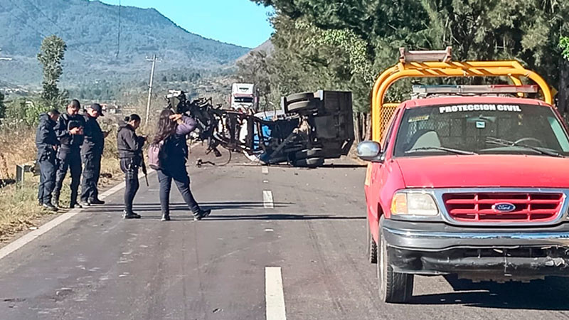 Atiende Protección Civil Michoacán volcadura de pipa en carretera Morelia-Pátzcuaro