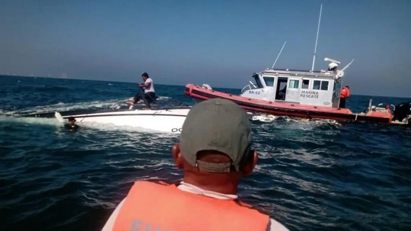 Se hunde yate en Veracruz con 10 personas a bordo; autoridades los rescatan