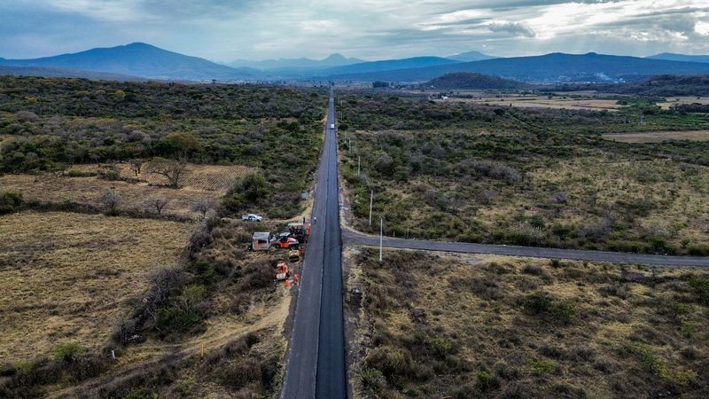 Avanza obra multianual en camino Zacapu-Villachuato en Michoacán