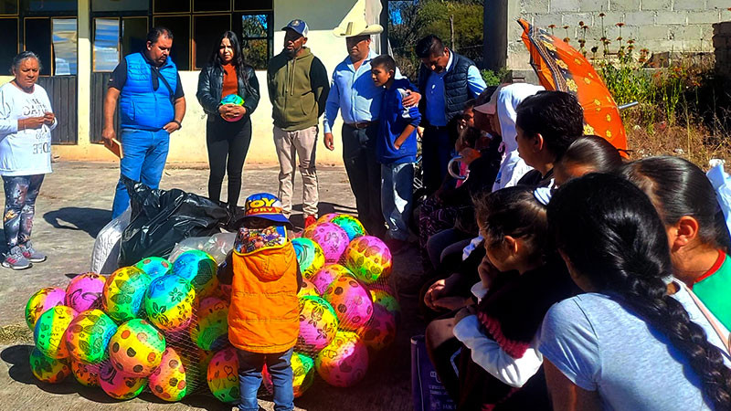 Antorchistas promueven obras en colonia popular de Irimbo, Michoacán