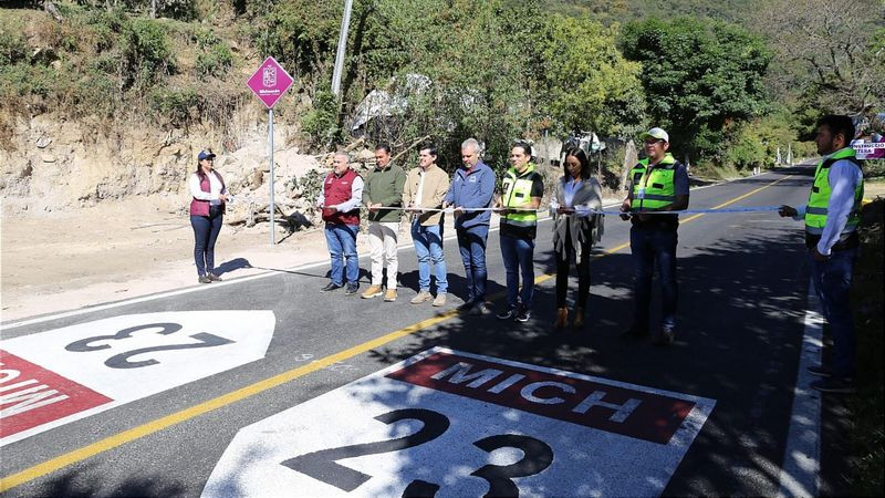 Inaugura Bedolla tramo carretero que impulsa al sector productivo y turístico del Oriente michoacano