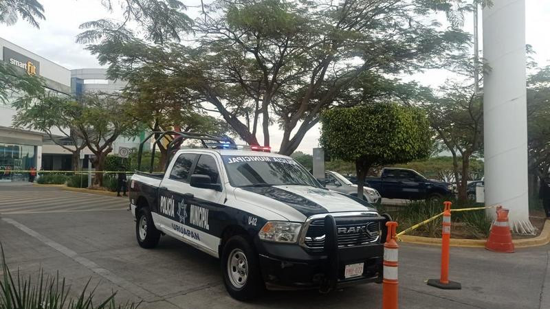 En plena plaza comercial se registra ataque armado contra un hombre en Uruapan 