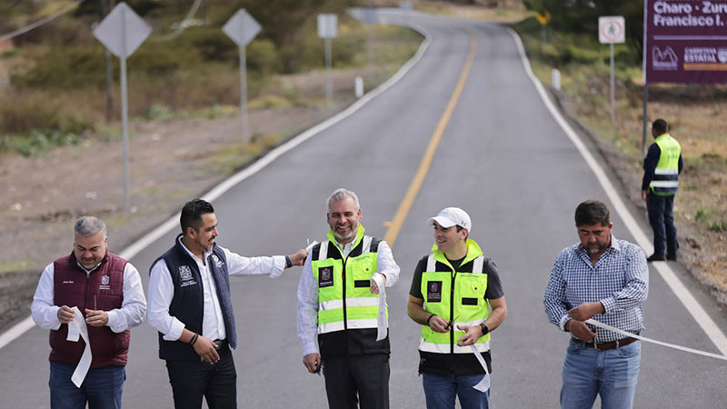 Entrega Bedolla rehabilitación carretera Charo-Zurumbeneo, en Michoacán