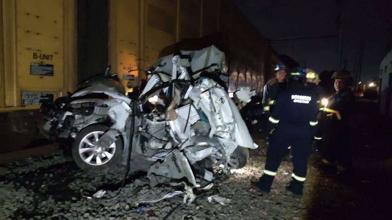 Muere al intentar ganarle el paso al tren en Querétaro