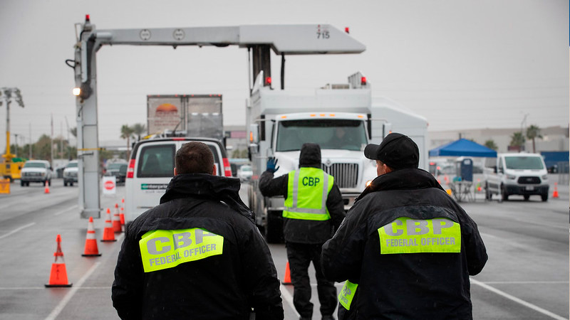 Disminuyen a la mitad cruces irregulares en frontera sur de EEUU: CBP