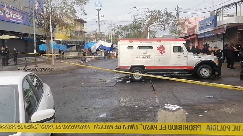 Quitan la vida a dos custodios en asalto a camioneta de valores de Guadalajara