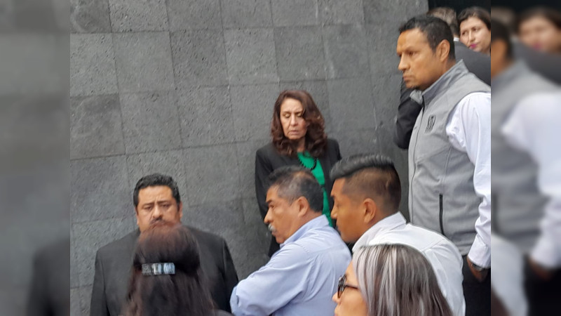 En Querétaro, trabajadores del IMSS se manifiestan tras informe de la delegada