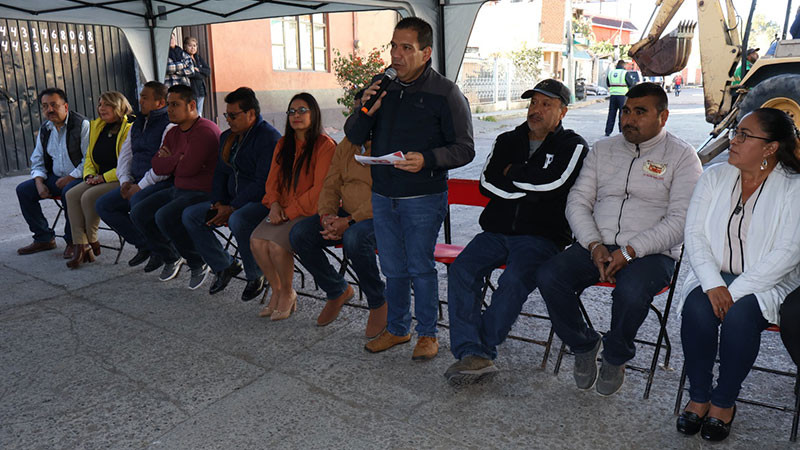 Ayuntamiento de Tarímbaro, Michoacán, comienza obra en calle Benito Juárez