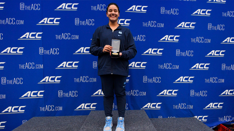 Clavadista mexicana Aranza Vázquez logra el tricampeonato colegial en Estados Unidos