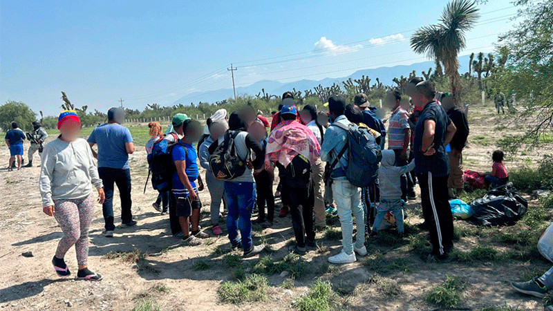 Detectan 80 migrantes extranjeros en 3 autobuses cerca de caseta Tijuana-Tecate