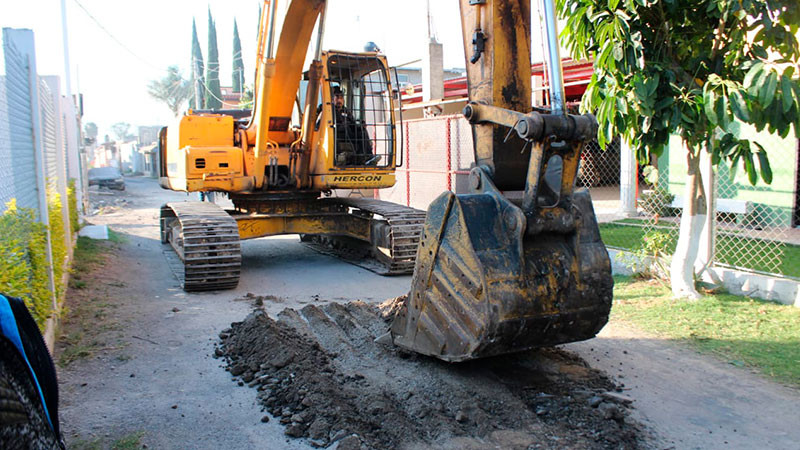 Dignifica Bladimir González vialidades en Tarímbaro