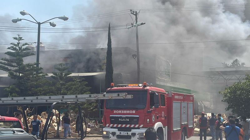 Incendio en la Central de Abasto de Tultitlán ya fue controlado; desalojaron a trabajadores