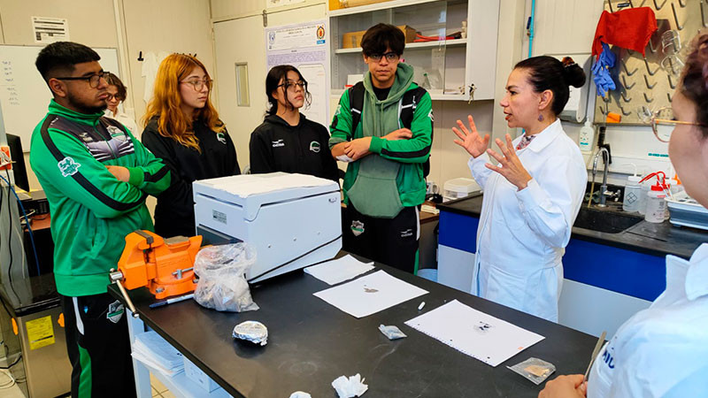 Estudiantes de la Preparatoria Montrer visitaron el Instituto de Investigaciones en Materiales de la UNAM Morelia