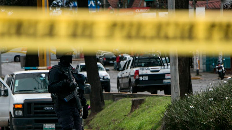 Lanzan artefacto explosivo contra comandancia de policía de Tijuana