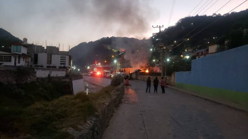 Se registra explosión en vivienda que almacenaba huachicol en Omitlán, Hidalgo