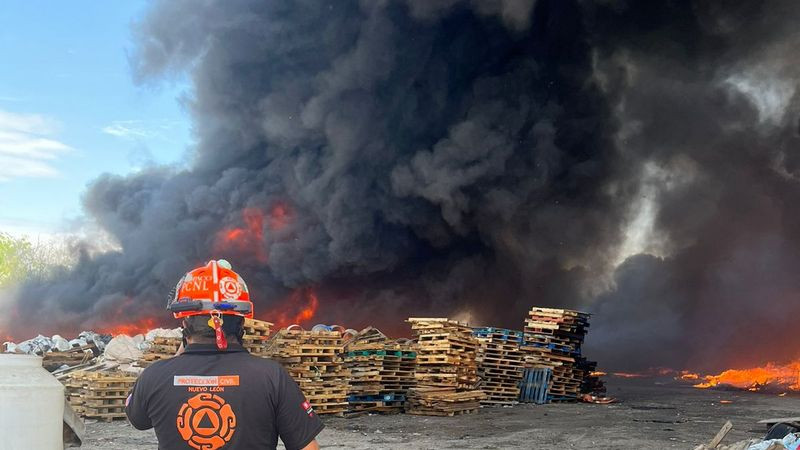 Se registra incendio en una cartonera de Escobedo, Nuevo León