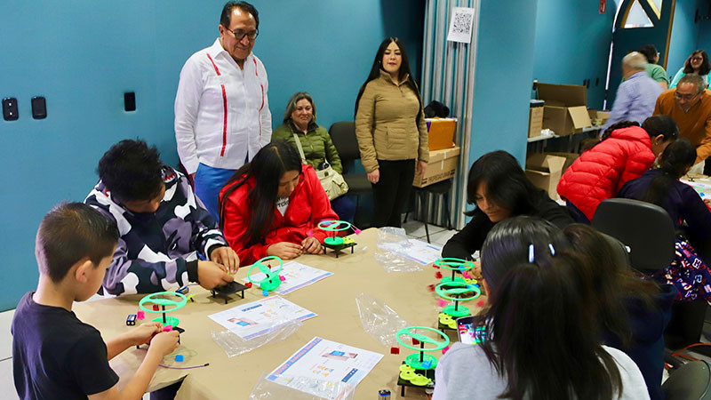 Fomentando el trabajo comunitario y el aprendizaje colaborativo entre docentes y estudiantes; concluye el Curso Taller de Educatrónica