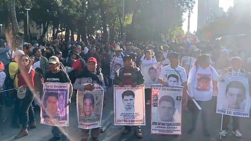 Homicidio de Yanqui Rothan Gómez tensa la relación entre AMLO y padres de los 43 normalistas desaparecidos