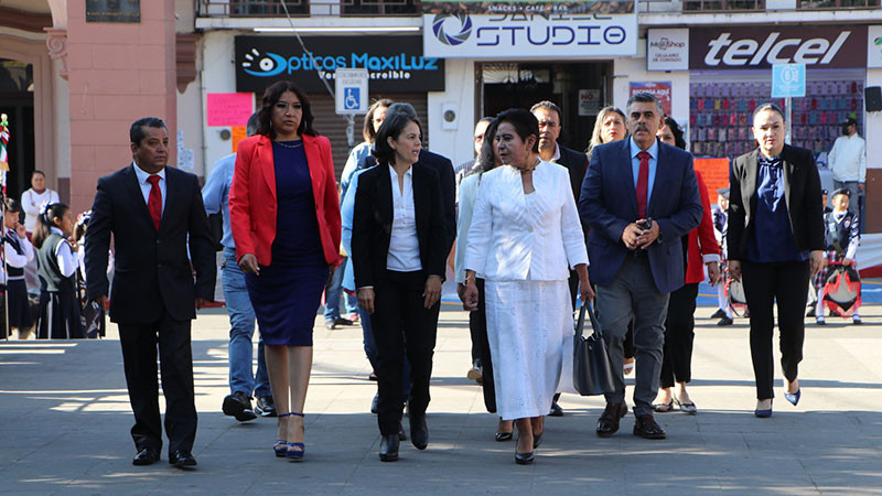 Graciela Guzmán Bucio, edil de Ciudad Hidalgo, Michoacán, presidió conmemoración del natalicio de Benito Juárez