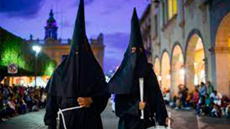 Momento de pánico durante Procesión del Silencio en Celaya, Guanajuato