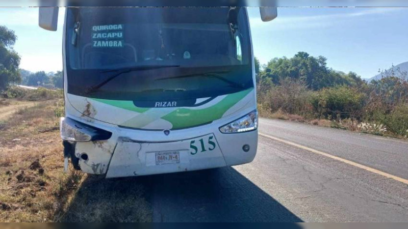 Muere hombre tras ser atropellado por camión de pasajeros en Chilchota, Michoacán