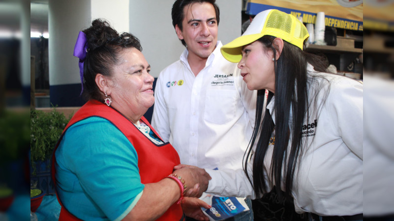 Con comerciantes, asume Araceli Saucedo el compromiso de potenciar su desarrollo