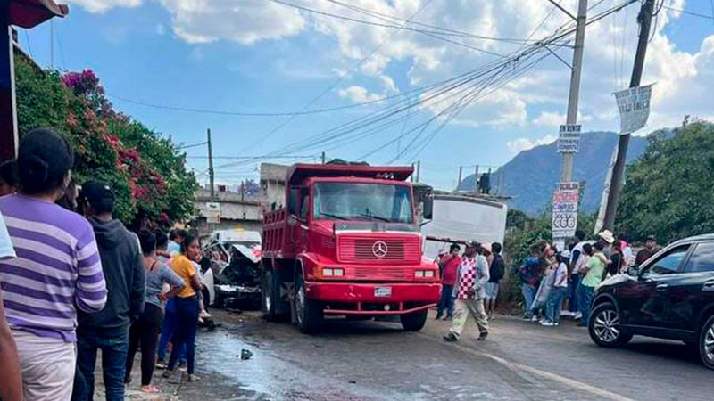 Choca autobús con peregrinos sobre la carretera Tenancingo-Chalma; hay 20 lesionados 