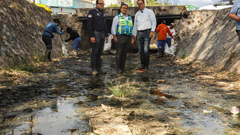 Desazolvan 80 kilómetros de basura en drenes en Querétaro 