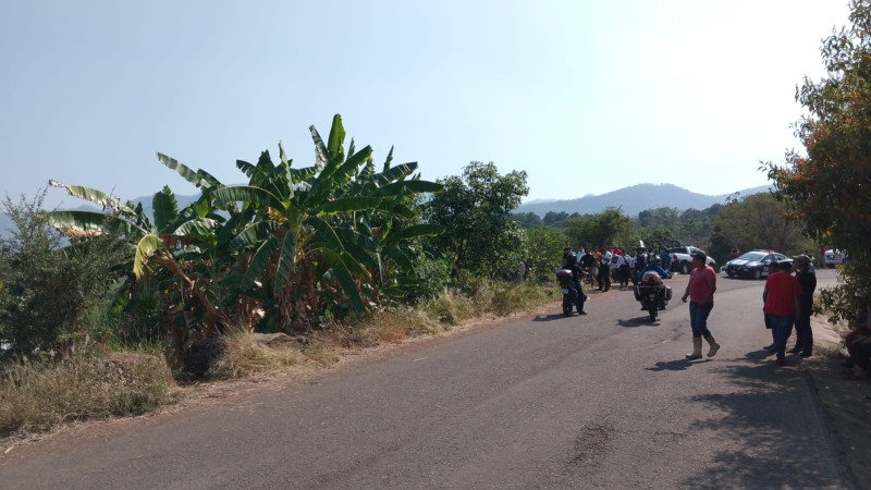 Vuelca camioneta en Uruapan, Michoacán; hay 10 heridos