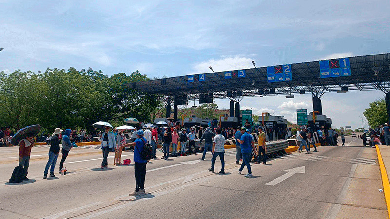 Sección 7 del SNTE toman caseta de cobro de San Cristóbal de las Casas-Tuxtla Gutiérrez