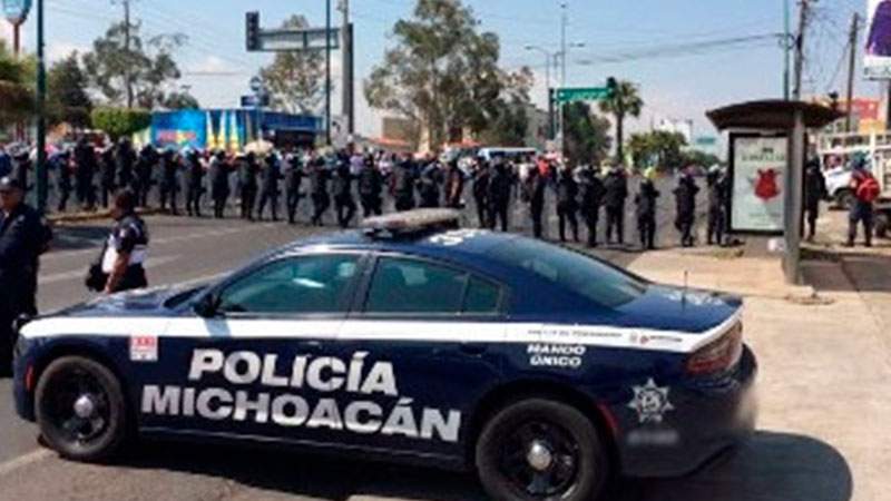 Policías de Michoacán retoman paro y plantón: Exigen destitución de mandos por incumplir acuerdos y por pasar rastrillo a sus bonos 