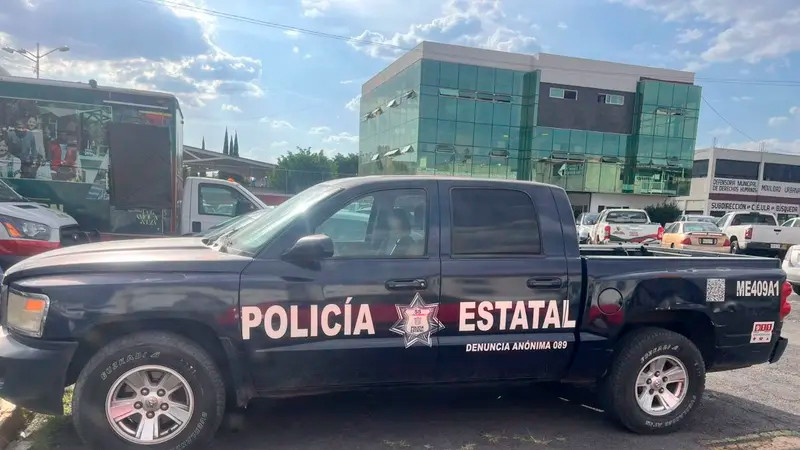 Detienen a policías presuntamente implicados en robo de una bodega en Neza