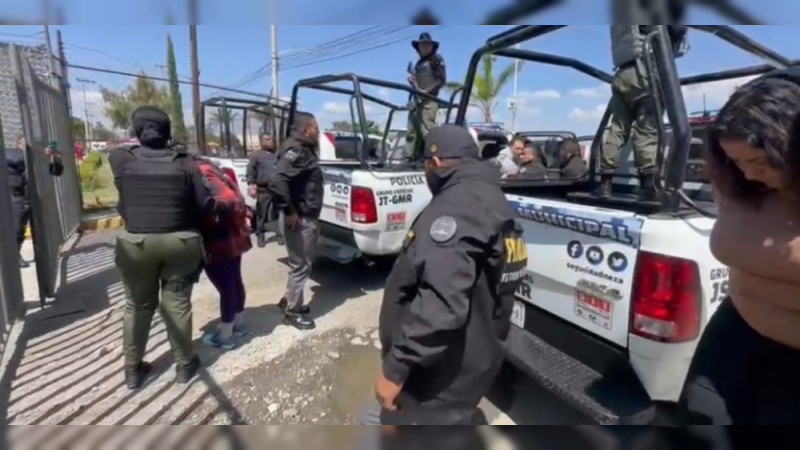 Fiscalía de Nezahualcóyotl traslada a penal a 10 presuntos asaltantes: Cuatro son policías del Edomex