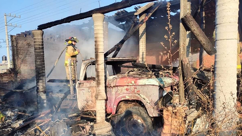 Por quema de pastizal se incendia vivienda