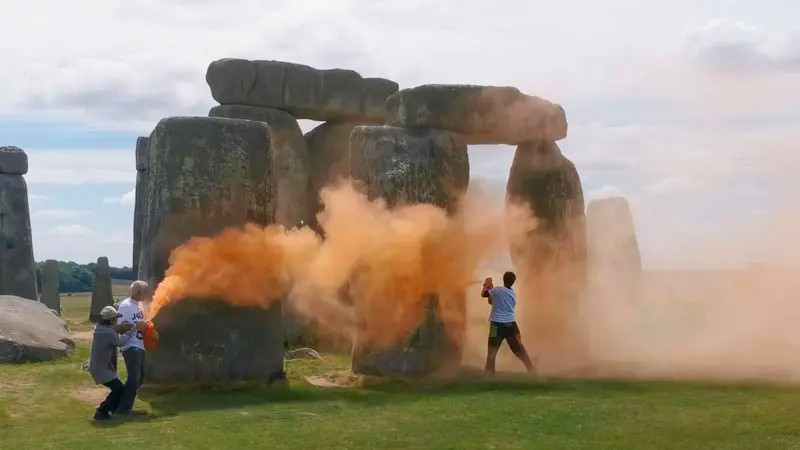 Ambientalistas rocían pintura en Stonehenge; hay dos detenidos