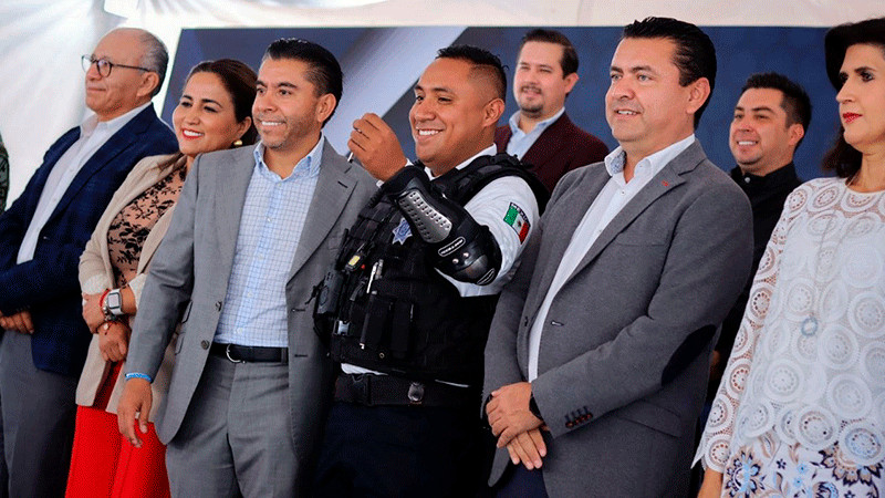 Dotan de equipo a policías de Corregidora